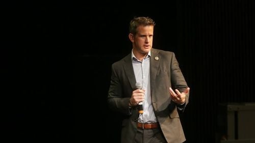 Inițiativă legislativă în SUA cu impact pentru România: doi congressmani vor ca America să aloce un miliard de dolari pentru proiectele energetice din 11 state est-europene care micșorează dependența de Rusia