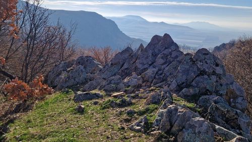 FOTOREPORTAJ Am văzut cum începe 2024 printre cei mai bătrâni munți din Europa/ Cum am învins o parte din cele mai mari frici în 4 ore și 15 kilometri prin Măcin