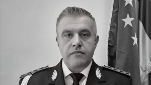 Inspectorul șef al IPJ Dolj, Marius-Daniel Mîrzacu, a murit în biroul său după ce i s-a făcut rău