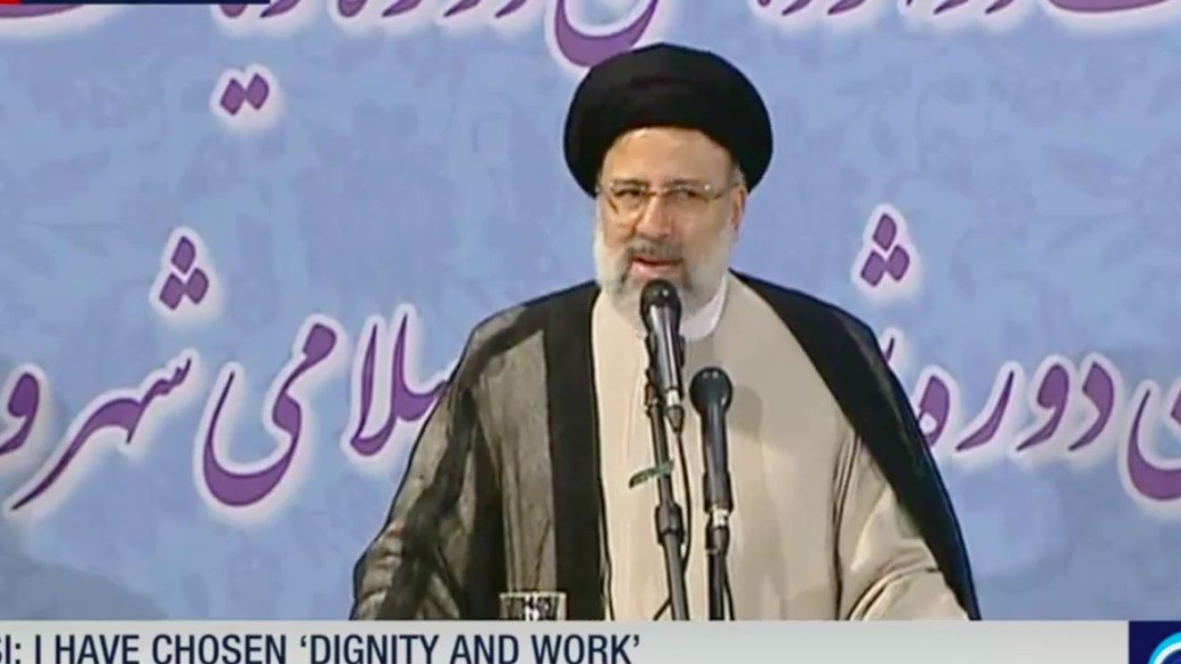 Iranienii şi-au ales un nou preşedinte din primul tur al scrutinului prezidenţial. Informația a fost transmisă chiar de președintele în exercițiu, Hassan Rouhani