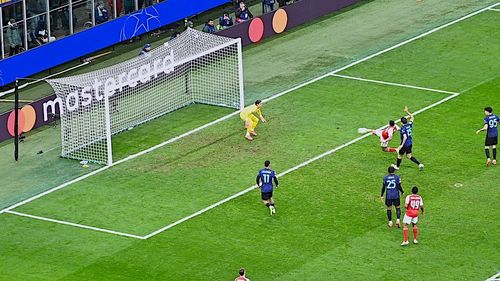 Arsenal, victorie de lider cu Inter Milano pe Giusseppe Meazza, scor 3-1 / Real Madrid a defilat în fața lui Monaco / PSG și Manchester City, înfrângeri surpriză
