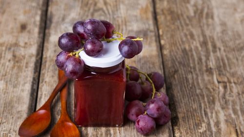 Nicușor Dan: Binenţeles că o parte din TVA-ul care nu se colectează vine din gospodăriile oamenilor, dar asta nu înseamnă că trebuie să interzicem oamenilor să-și facă gem sau zacuscă sau vin din struguri. Problema mare este la mare evaziune