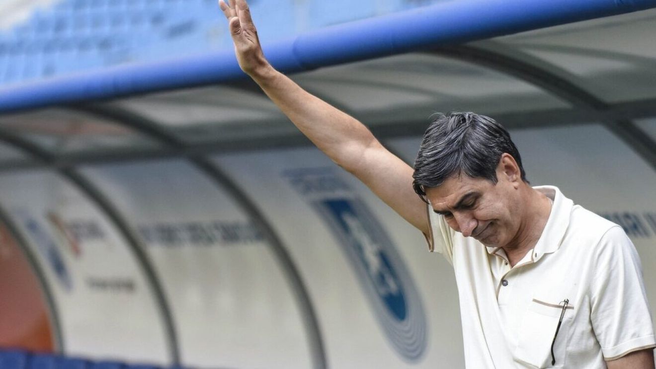 BREAKING Victor Pițurcă, fostul selecționer al naționalei de fotbal, și șeful Romarm Gabriel Țuțu au fost reținuți de DNA, în dosarul măștilor neconforme livrate în spitalele Ministerului Apărării (Oficial)
