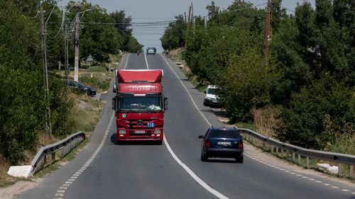 Trei TIR-uri au făcut accident în Vrancea/ Traficul a fost blocat