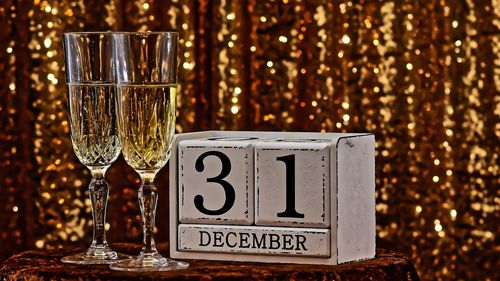 31 decembrie - Ziua șampaniei: „greșeala” lui Dom Pierre Perignon, Tratatul de la Versailles și cea mai scumpă sticlă de șampanie