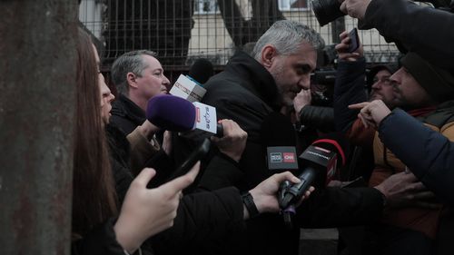 Consulul general al Ambasadei SUA i-a vizitat pe frații Tate în arest