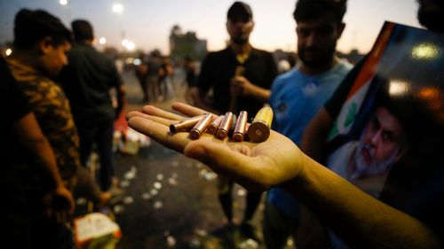 Cel puțin 15 manifestanți au fost uciși în Zona Verde din Bagdad/ Aceștia erau susţinători ai liderului şiit Moqtada Sadr, care a anunțat că se retrage din politică