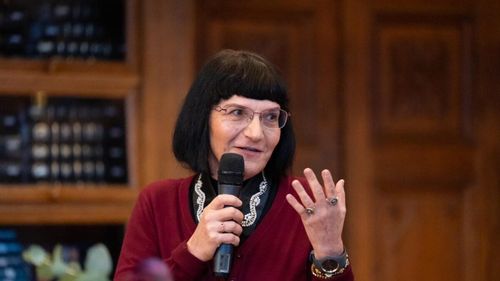 Scriitoarea Ioana Pârvulescu: Literatura îi modelează pe copii, le formează calitățile de mici, le deschide gustul pentru lume / Cărțile de literatură română te ancorează în spațiu, să nu fii ca o frunză în vânt