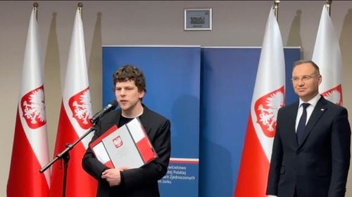 Actorul american Jesse Eisenberg a primit cetățenia poloneză / Filmul său nominalizat la Oscar, A Real Pain, a fost filmat în Polonia/ Kieran Culkin a câștigat un Oscar pentru interpretarea vărului pe ecran al lui Eisenberg