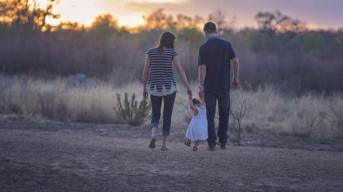 Programul FamilyStart: Creditul de până la 75.000 lei va putea fi folosit pentru nuntă, creșă, spitalizare în cazul nașterii, laptopuri, mașină, taxe de studii, chirie sau achiziție de locuință