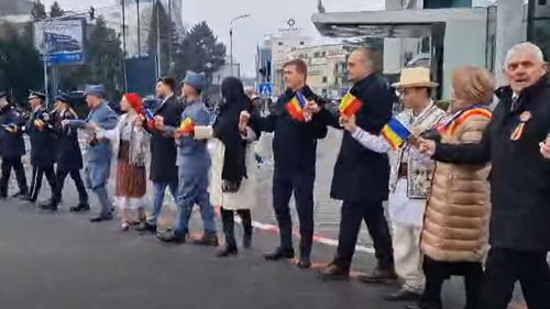 VIDEO Autorităţile din Sibiu au sărbătorit Ziua Unirii Principatelor înainte cu o zi / Explicația prefectului: „Astăzi participă mai multă lume”