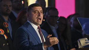 Mai mulți reprezentanți ai partidului extremist AUR, împreună cu exponenții grupării infracționale a lui Ilan Șor, la Conferința MEGA organizată la Chișinău / George Simion, care are interdicție să intre în R.Moldova, a transmis un mesaj video