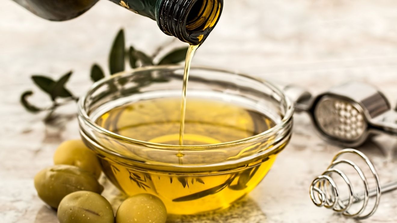STUDIU Uleiul de măsline extravirgin ajută la îmbunătățirea sănătății inimii / Cât ulei de măsline ar trebui să conțină o dietă sănătoasă