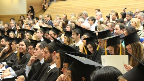 Abordare stranie: Curtea de Conturi a Ungariei este îngrijorată de soarta natalității din cauza numărului ridicat de femei care merg la facultate