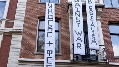 Presa olandeză: Activiștii ocupă casa de 3,4 milioane de dolari a fondatorului Yandex din Amsterdam, echivalentul rusesc al Google