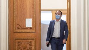 Florin Cîțu: Certificatul verde trebuie să aibă două condiții - să mențină economia deschisă și să încurajeze vaccinarea/ Nu trebuie să aibă probleme de constituționalitate