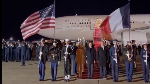 VIDEO Macron, trei zile în SUA. Președintele Franței a ajuns la baza militară Andrews și va discuta cu Joe Biden despre alinierea politicii privind invazia Ucrainei