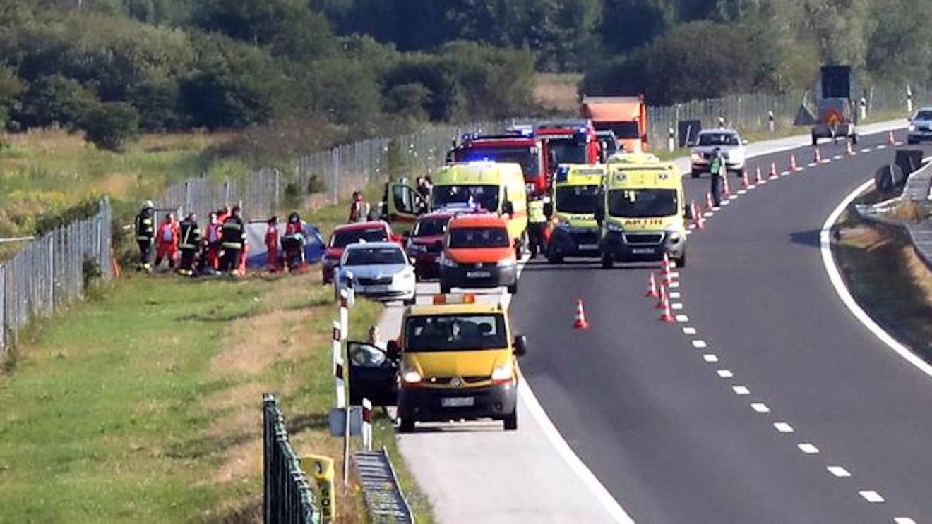 12 polonezi morți și alți 30 au fost răniți într-un accident auto în Croația / Era un grup de pelerini care se îndreptau spre Medjugorje, Bosnia, loc sfânt pentru catolici / Șoferul autocarului a adormit la volan