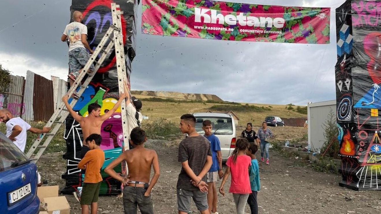 Emil Boc, invitat de romi la festivalul de la Pata Rât, să vadă cum e viața printre gunoaie: ”Și noi suntem clujeni” / „Khetane – Comunități împreună” este primul festial al comunităților marginalizate din Cluj-Napoca