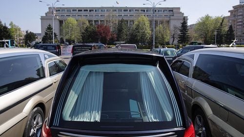 Cincisprezece percheziţii în Gorj la firme de pompe funebre, într-un dosar de evaziune fiscală