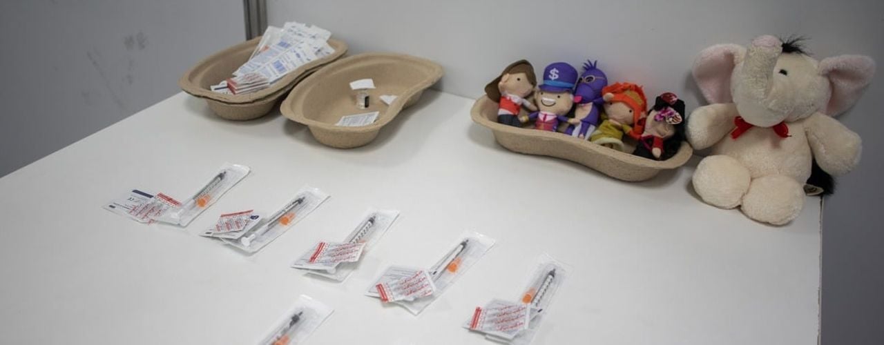 Ministerul Sănătății: Producătorii vaccinurilor împotriva COVID nu au exprimat intenția de a le comercializa în România / Continuă negocierile / Aproape 17 milioane de doze, distruse