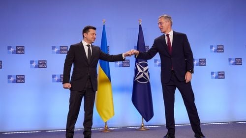 Șeful NATO susține că recucerirea orașelor aflate în regiuni anexate de ruși demonstrează că ucrainenii au forță să reziste în fața Rusiei