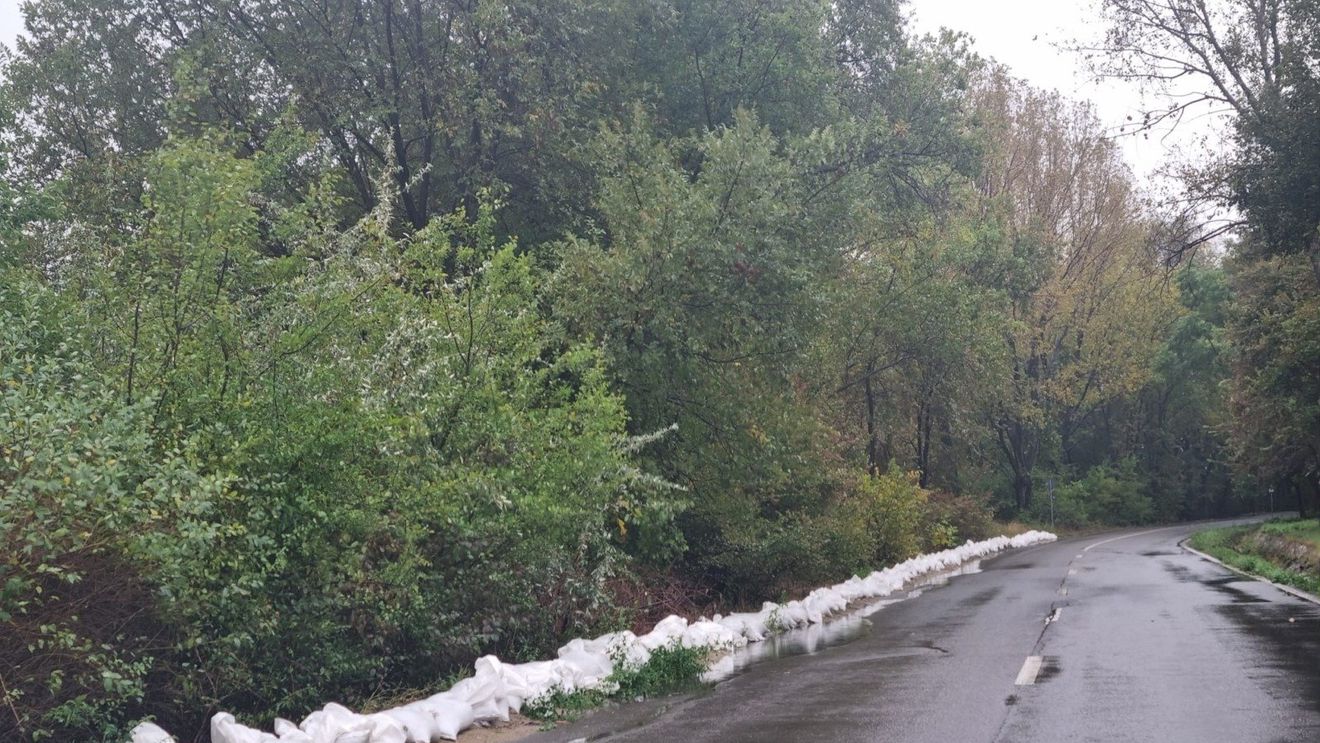 Cod roșu de ploi: Valea Portului din Constanța se închide traficului rutier din cauza riscului de surpare, anunță primăria / Primarul Chițac a îndemnat constănțenii să-și facă provizii pentru 48 de ore