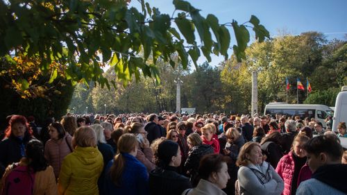 Angajații din sănătate afiliați Federației „Solidaritatea Sanitară”, nemulțumiți de nivelul creșterilor salariale promise de guvern, amenință cu greva generală, în martie
