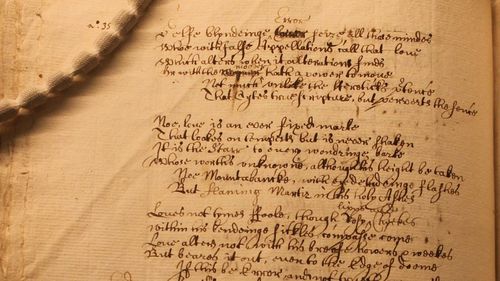 Un exemplar original "First Folio" de Shakespeare, furat şi recuperat, a fost expus în Anglia