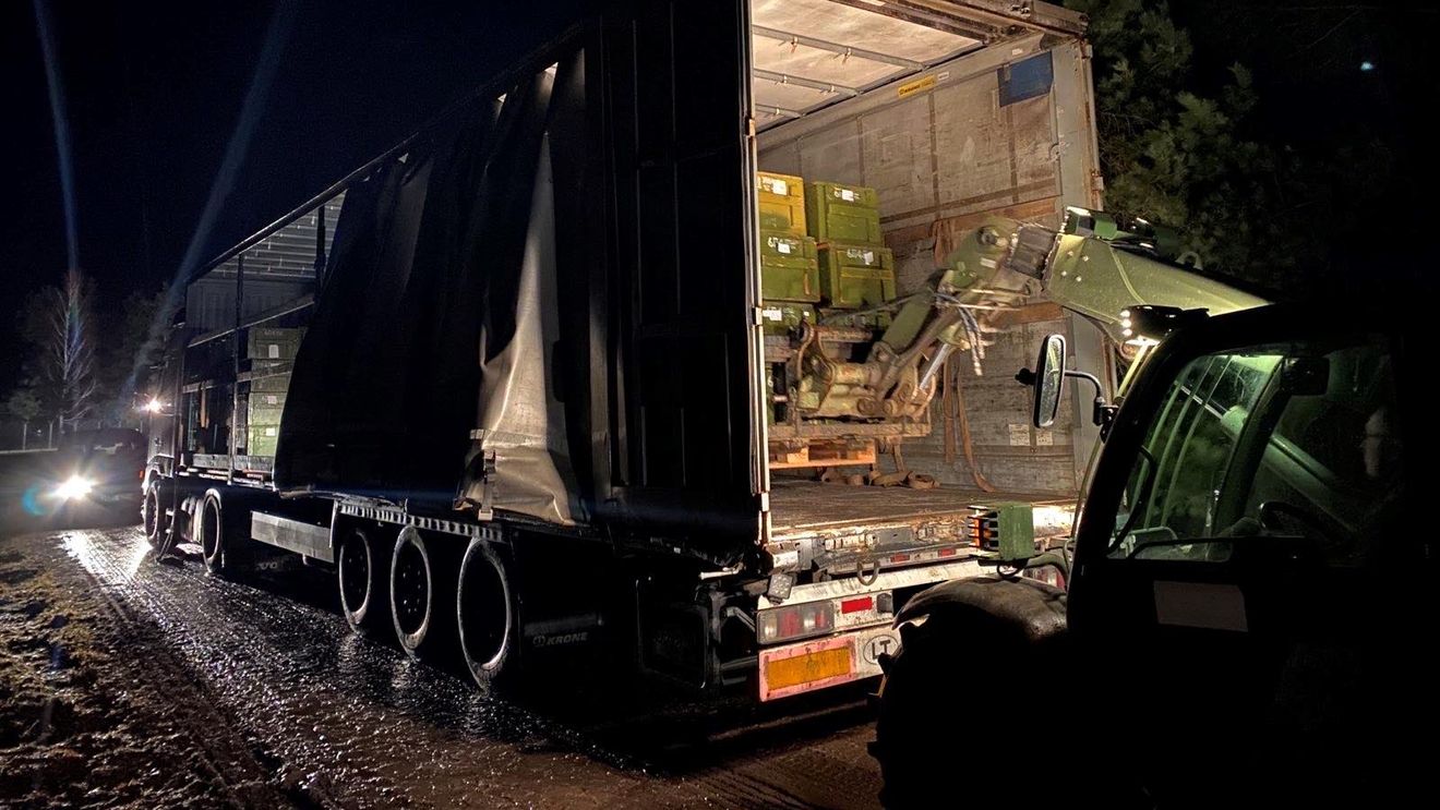 Prima tranșă de armament din Lituania a ajuns în Ucraina/ Kievul a primit puști automate, muniție, căști și veste antiglonț