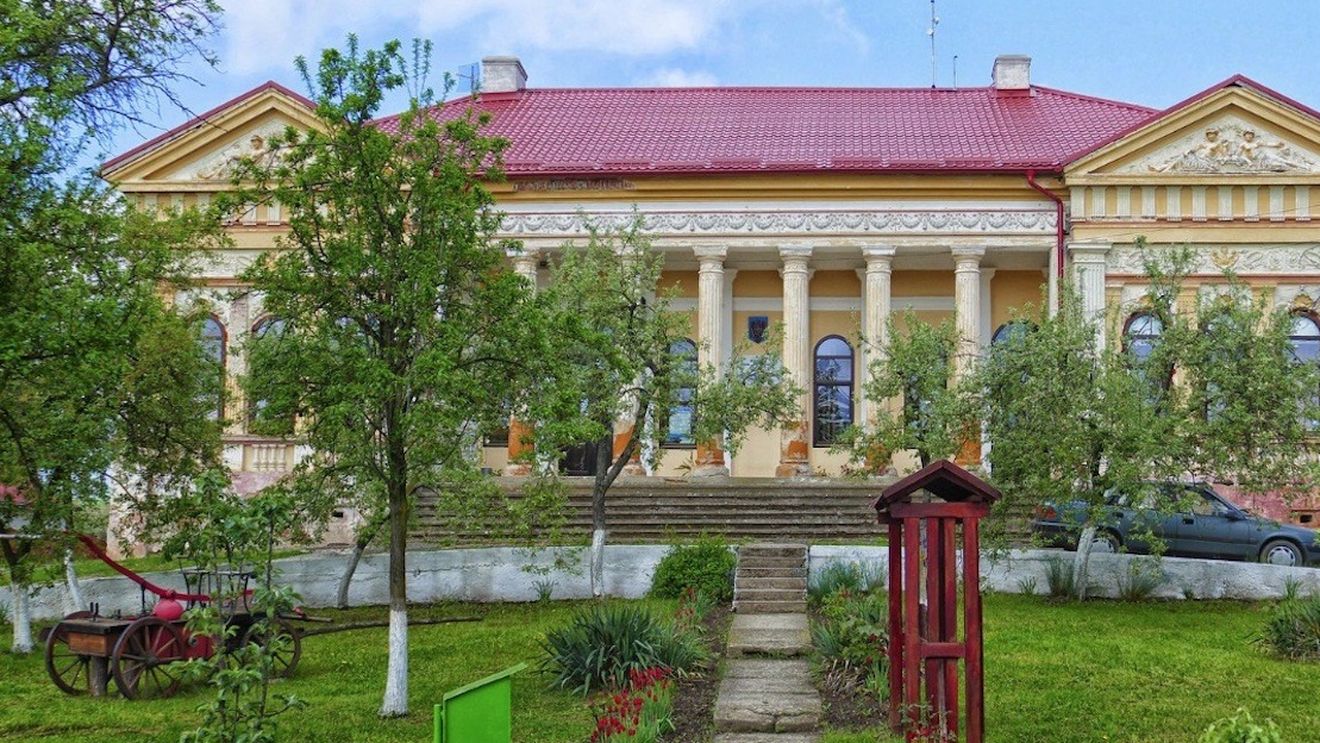 Un castel construit în 1880, sediul Primăriei Săcășeni (Satu Mare) va fi reabilitat cu fonduri europene / Primar: ”Clădirea nu e declarată ca monument istoric şi nici nu a fost băgată la monumente ca să putem mai uşor reabilita”