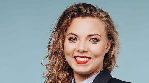 Rusia: O reprezentantă însărcinată a opoziției, inculpată pentru o postare pe Twitter despre Ucraina