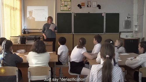 VIDEO „Mr Nobody Against Putin”, Oscar pentru cel mai bun documentar / Povestea lui Pavel Talankin, angajat al unei școli din Karabash, un orășel industrial din Munții Ural