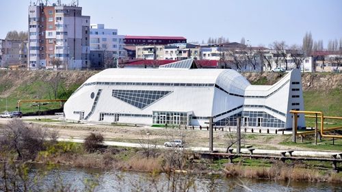 Straniul caz al fondurilor UE cheltuite în Năvodari: Piața-fantomă de Pește e închiriată unui vânzător de rapane neidentificat