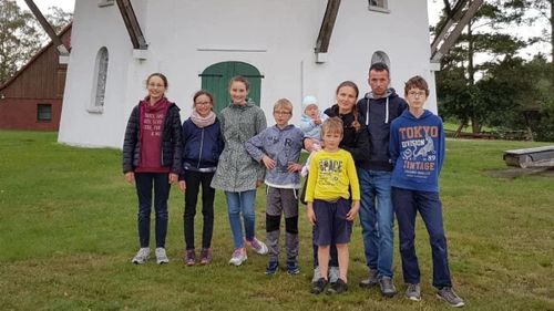 Firea, despre cazul soţilor Furdui ai căror copii au fost luaţi de Protecţia Copilului în Germania în 2021: Ultimul dintre cei şapte copii ai familiei va reveni şi ea acasă