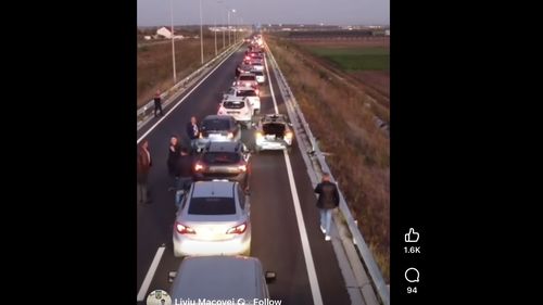 VIDEO Protest al șoferilor pentru că Centura Focşani Nord rămâne închisă / Subprefectul Liviu Macovei reclamă că cineva refuză să emită un aviz pentru deschiderea drumului din motive de „siguranţa circulaţiei” / Reacția Prefecturii