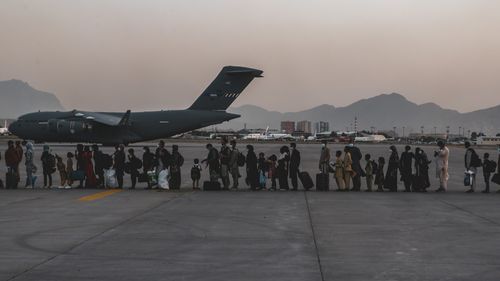 Cum folosește Trump atacul armat asupra membrilor Gărzii Naționale: ”Trebuie acum să reexaminăm fiecare străin care a intrat în țara noastră din Afganistan sub administrația Biden”