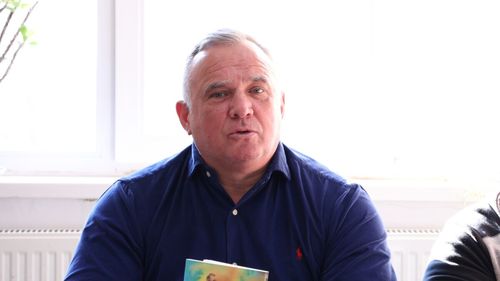 Ioan Clămparu, cunoscut sub numele ”Cap de porc”, se dedică artei în Penitenciarul Aiud / Participă la simpozioane de poezie / A organizat cea mai mare rețea de prostituție din Spania