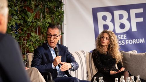 Un lider al Verzilor devine primul premier de origine turcă al unui land german