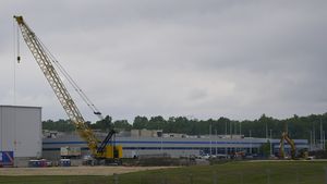 Parteneriat major în industria AI: Anthropic va folosi infrastructura SpaceX pentru Claude / „Colossus 1” este unul dintre cele mai mari centre de date din lume