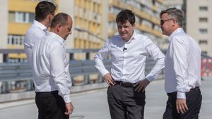 Nicușor Dan: Dezvoltatorii imobiliari care nu realizează toate locurile de parcare impuse pot plăti o taxă de 10.000 de euro pentru fiecare loc nerealizat, într-un cont creat de Primărie