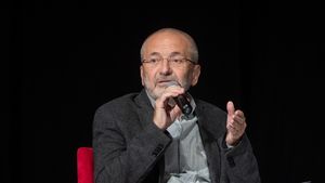 Reprezentantul României în campania Consiliului Europei dedicată protecției jurnaliștilor, Mircea Toma, critică „lista neagră” a presei întocmită de CSM și atacul asupra statului de drept