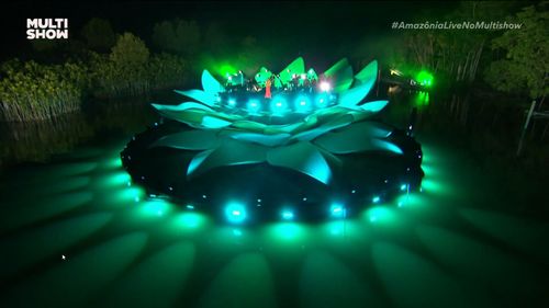 Mariah Carey a susţinut un concert pe o scenă plutitoare în Amazonia / Concertul, dedicat protejării pădurilor tropicale