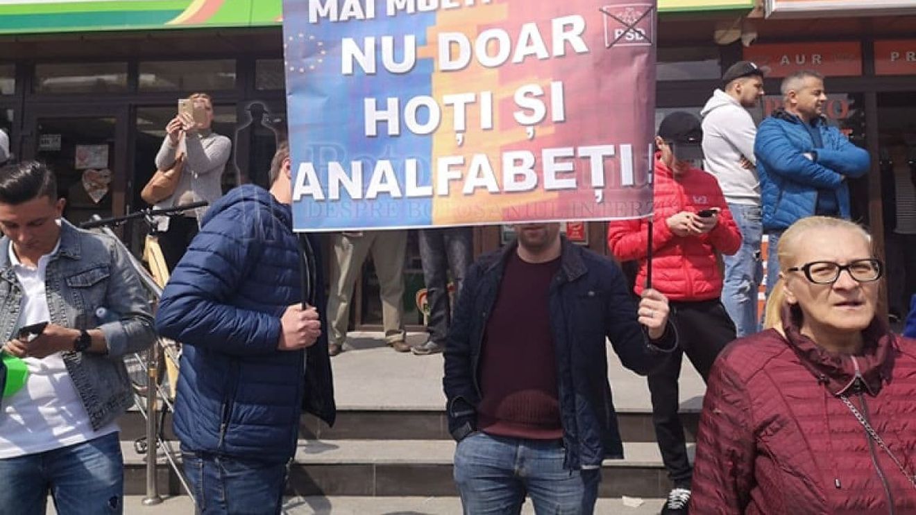 VIDEO Dragnea a fost huiduit la Botoșani, fiind nevoit să intre pe ușa din dos a Casei Sindicatelor, unde avea loc evenimentul electoral