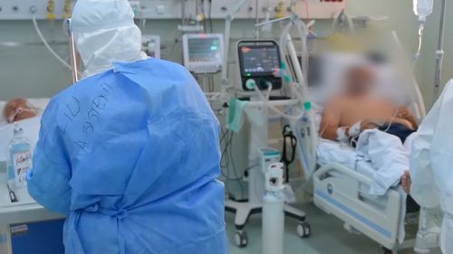 Secțiile de Terapie Intensivă sunt "ca pe front": La Craiova, peste 25 de pacienți în așteptare, instalația de oxigen nu mai face față/ La UPU Sf. Pantelimon din Capitală așteaptă 50 de bolnavi/ Timișoara a deschis o secție de Pre-Terapie în fața valului de infectări