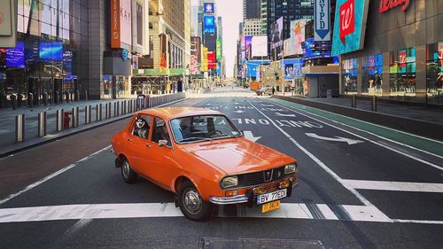 FOTO Cu Dacia 1300 prin New York-ul gol. Imagini de colecție