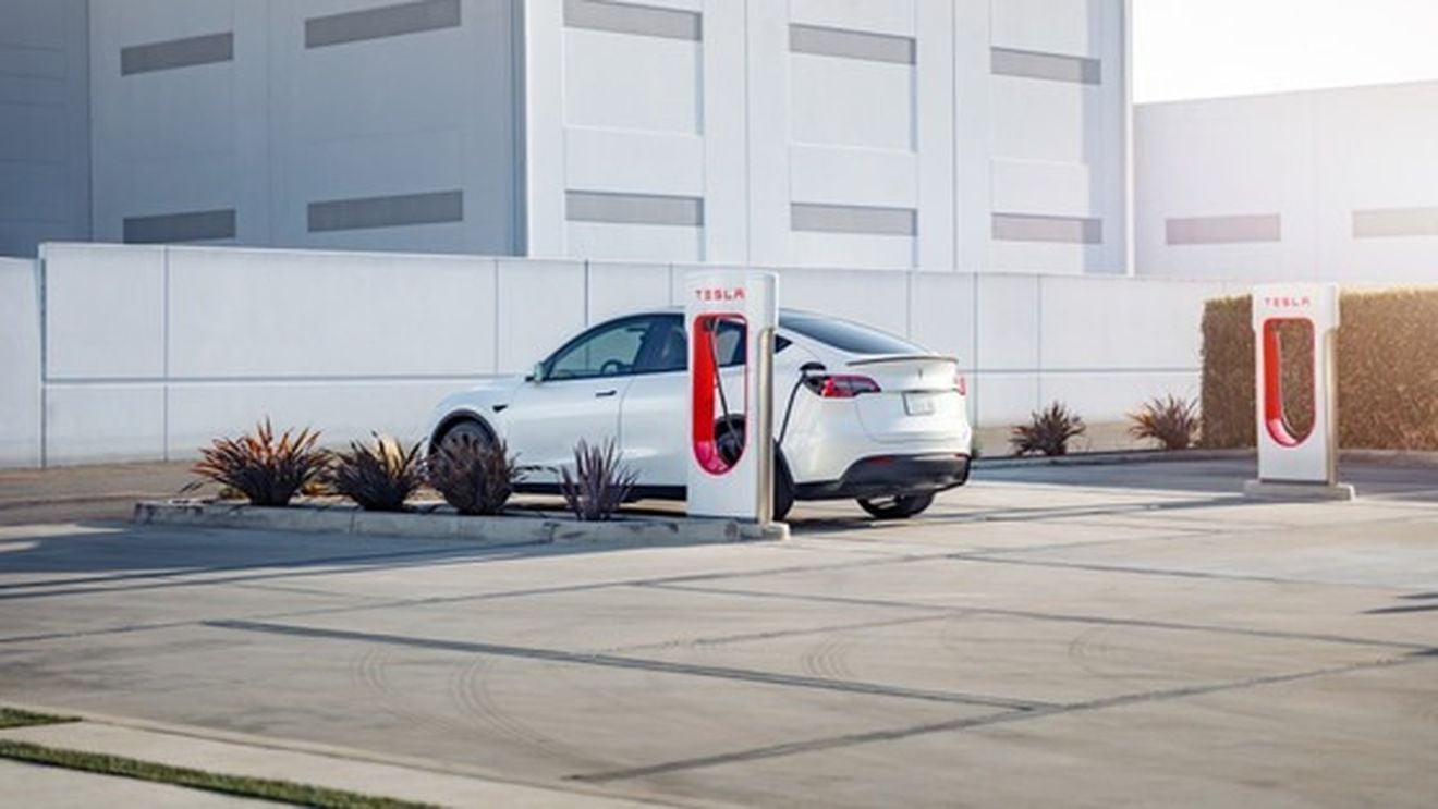 Hertz îl contrazice pe Elon Musk și spune că livrările de Tesla au început deja