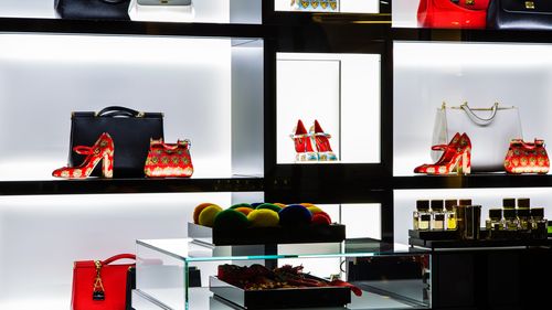 Cât vor costa gențile Hermès Birkin, Chanel Flap și Fendi Baguette după impunerea tarifelor vamale ale lui Trump asupra importurilor europene?