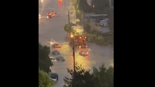 VIDEO Vijelie cumplită în Craiova / Orașul e complet inundat / A fost întreruptă circulația tramvaiului / Lia Olguța Vasilescu: Am închis pasajele Universitatea și Bariera Vâlcii și au fost suspendate toate activitățile dedicate Zilelor Craiovei