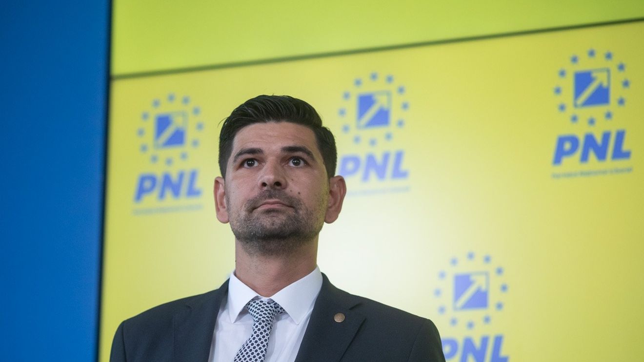 Rezultate parţiale la Sectorul 1: George Tuţă - 36,44%, Clotilde Armand - 35,73%